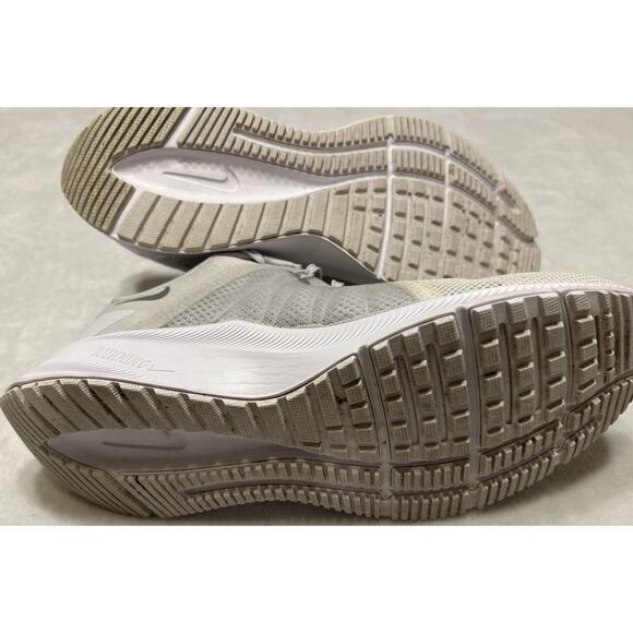 Nike Women’s Running Shoes Size 9 Quest 4 DA1106-100 White Sneakers Comfort - Picture 8 of 9